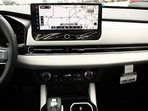 New 2025 Mitsubishi Outlander SE image 18