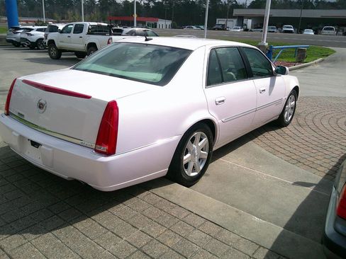 Used 2007 Cadillac DTS image 4
