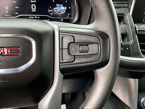 Used 2023 GMC Yukon XL SLT w/ SLT Premium Package image 18