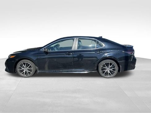 Used 2024 Toyota Camry SE FWD image 2