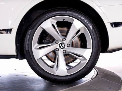 Used 2019 Bentley Bentayga image 13