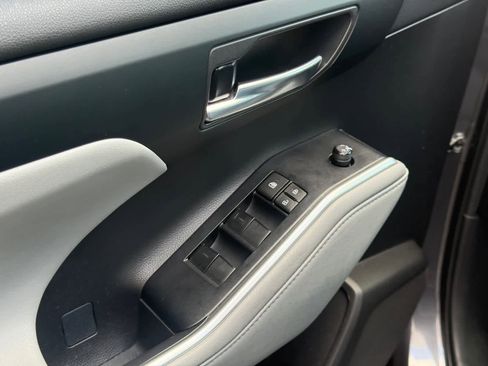 Used 2023 Toyota Highlander XLE image 15