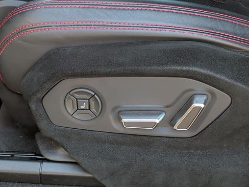Used 2023 Lamborghini Urus Performante AWD/4WD image 16