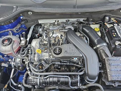 Used 2022 Volkswagen Taos SE w/ Panoramic Sunroof Package image 22