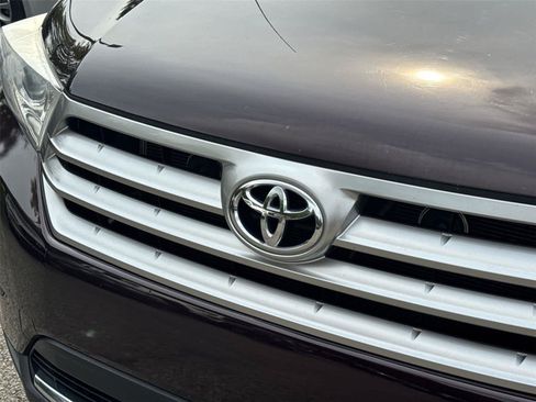 Used 2012 Toyota Highlander 4WD w/ Tow Pkg image 10