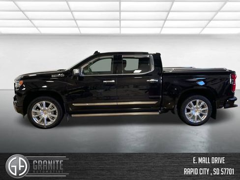 Used 2024 Chevrolet Silverado 1500 High Country image 2