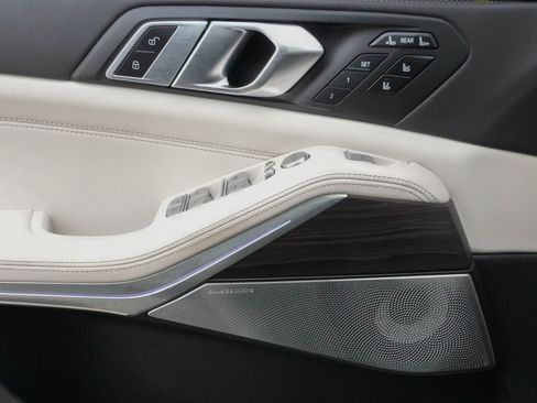 Used 2024 BMW X7 xDrive40i w/ Executive Package image 16