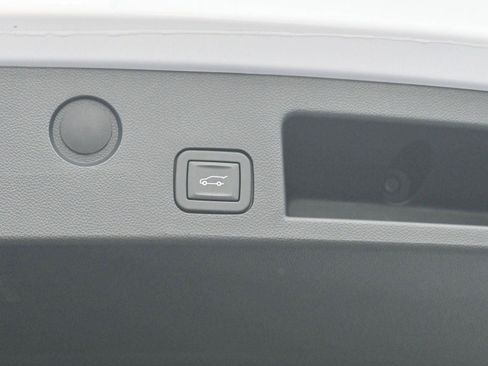 Used 2025 Chevrolet Equinox RS FWD image 9