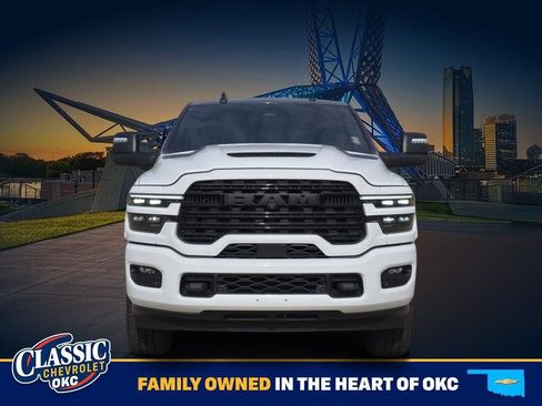 Used 2025 RAM 2500 Limited AWD/4WD image 2