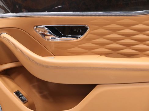 Used 2022 Bentley Flying Spur V8 AWD/4WD image 82