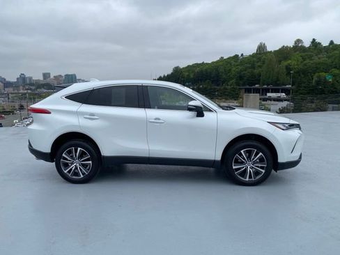 Certified 2023 Toyota Venza LE AWD/4WD image 3