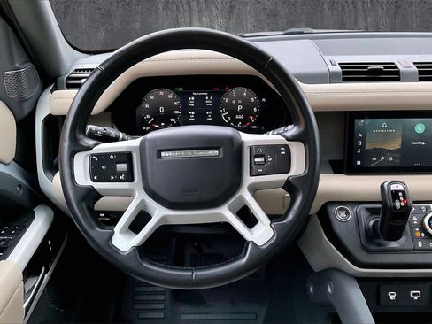 Used 2023 Land Rover Defender 110 SE image 8