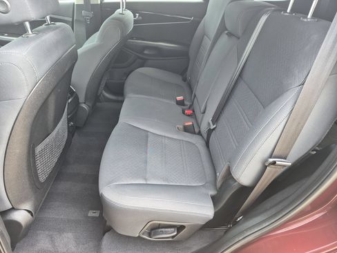 Used 2019 Kia Sorento FWD image 22