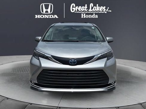 Used 2024 Toyota Sienna XLE w/ XLE Plus Package AWD/4WD image 8