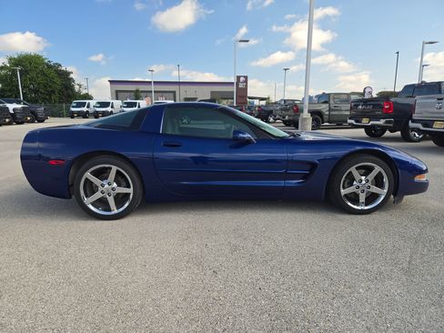Used 2004 Chevrolet Corvette Coupe w/ Preferred Equipment Group RWD image 2