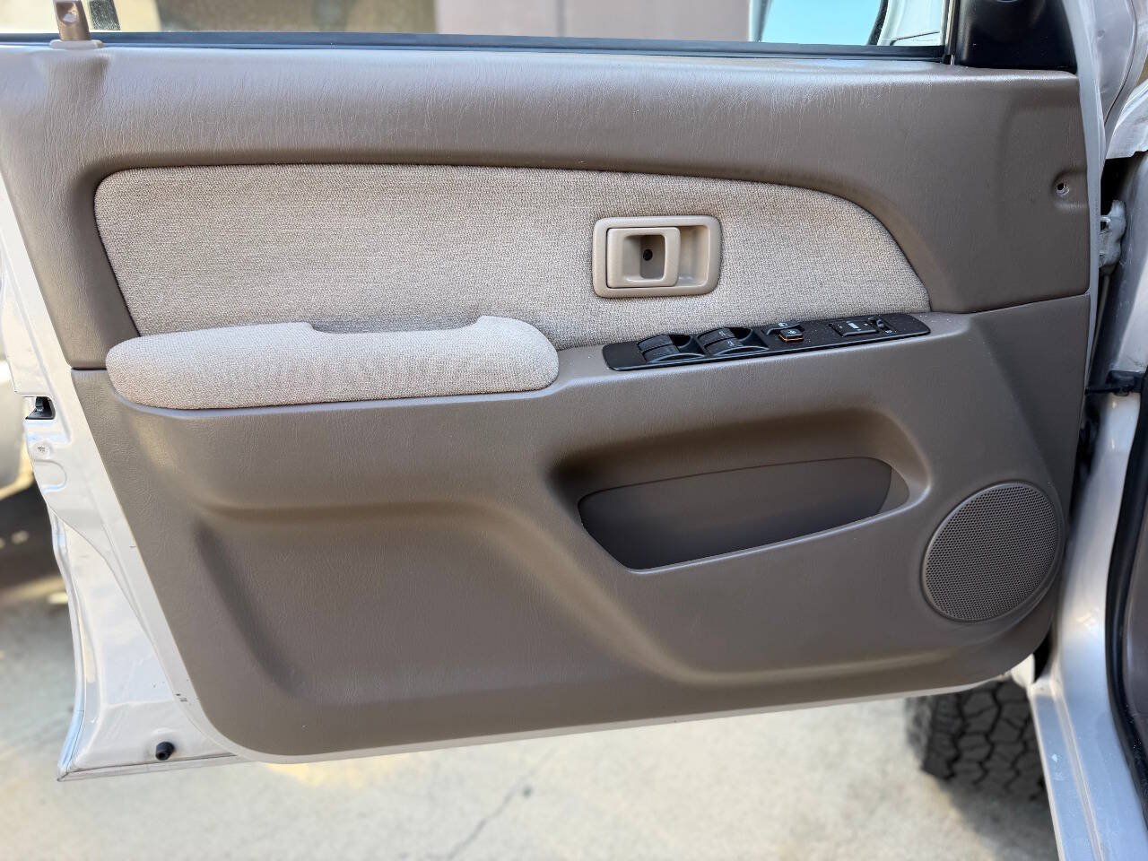 Used 1999 Toyota 4Runner SR5 RWD image 18