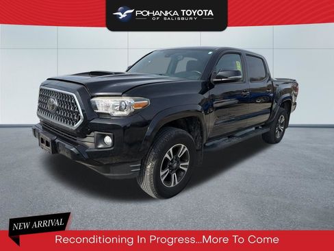 Used 2019 Toyota Tacoma TRD Sport image 1