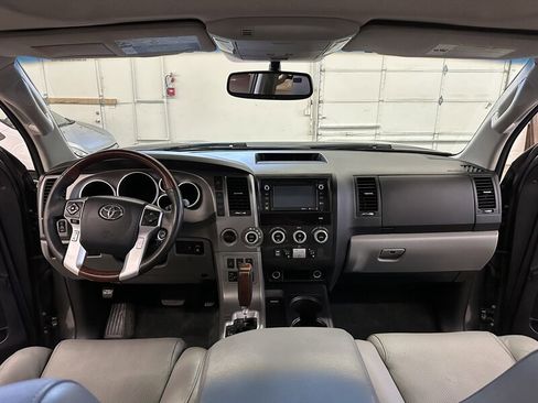 Used 2014 Toyota Sequoia Platinum image 17