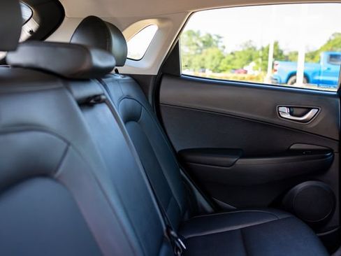 Used 2022 Hyundai Kona Limited w/ Cargo Package FWD image 9