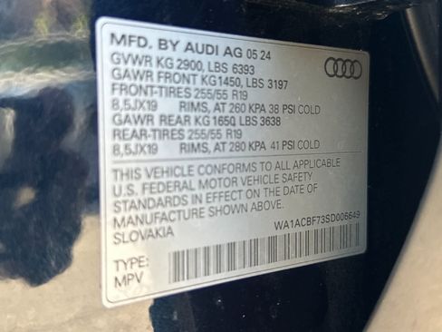 Used 2025 Audi Q7 Premium w/ Convenience Package image 29