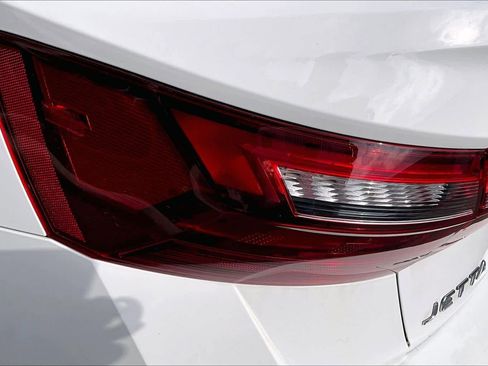 Used 2022 Volkswagen Jetta Sport image 29