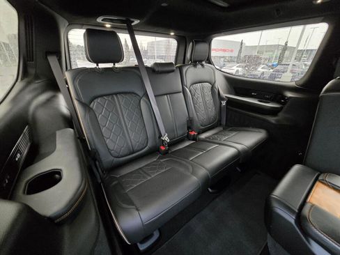 Used 2022 Jeep Grand Wagoneer Series III AWD/4WD image 23