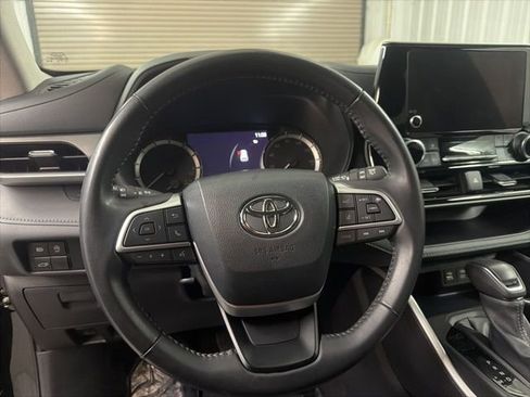 Used 2024 Toyota Highlander LE image 16
