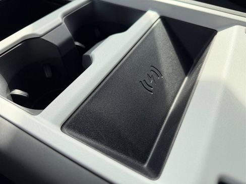 New 2026 Land Rover Defender 110 X-Dynamic SE image 28