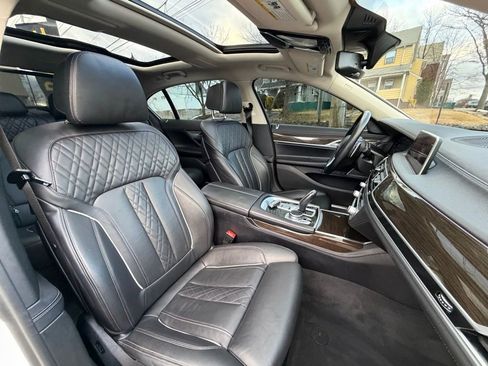 Used 2020 BMW 750i xDrive w/ Cold Weather Package image 12