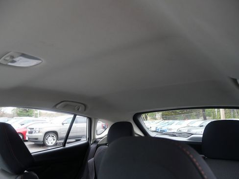 Used 2018 Subaru Crosstrek 2.0i Premium image 10