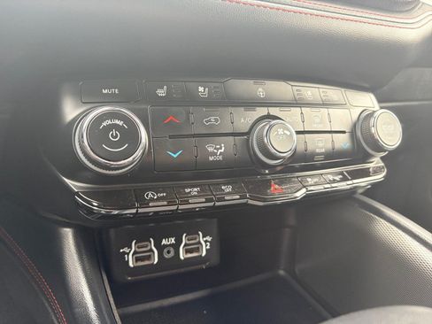 Used 2024 Dodge Durango GT AWD/4WD image 31
