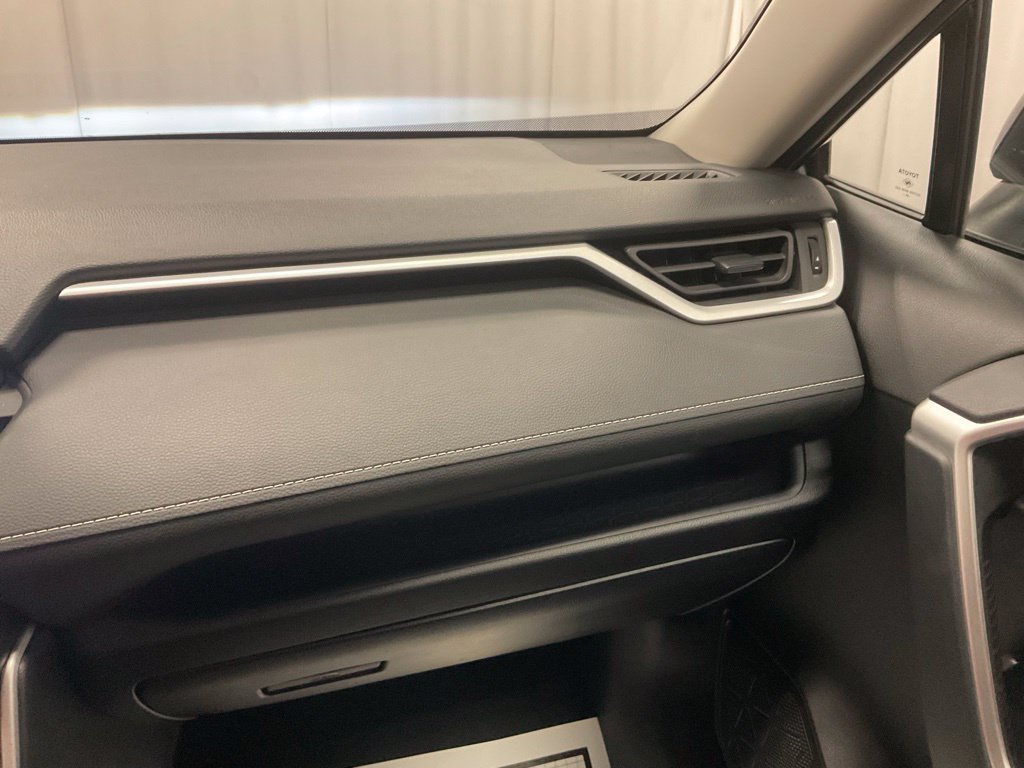 Used 2025 Toyota RAV4 XLE AWD/4WD image 25