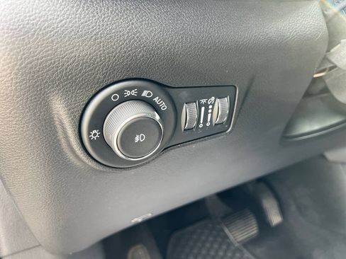 Used 2025 Jeep Compass Trailhawk AWD/4WD image 18