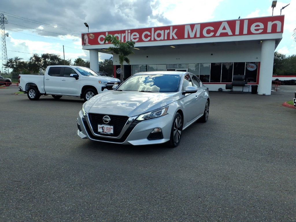 Used 2022 Nissan Altima 2.5 SV FWD image 1