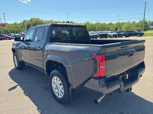 Certified 2026 Toyota Tacoma SR5 AWD/4WD image 4
