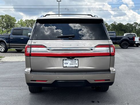 Used 2020 Lincoln Navigator L Reserve w/ Luxury Package AWD/4WD image 20