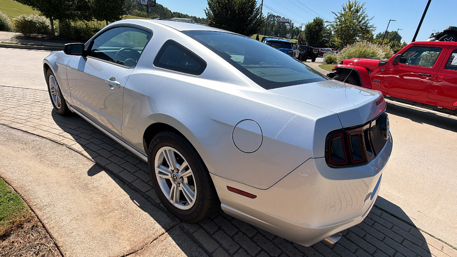 Used 2013 Ford Mustang Coupe RWD image 10