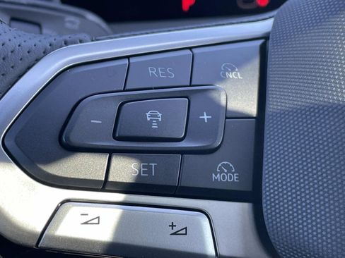 New 2026 Volkswagen Tiguan SE R-Line FWD image 21