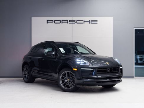 Certified 2026 Porsche Macan AWD/4WD image 9