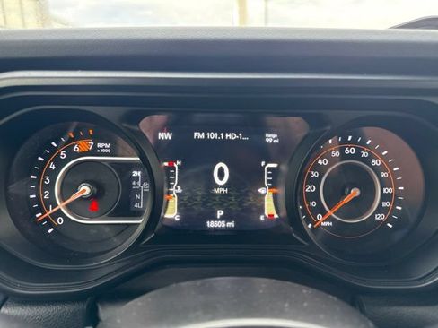 Used 2025 Jeep Wrangler Unlimited Rubicon AWD/4WD image 17