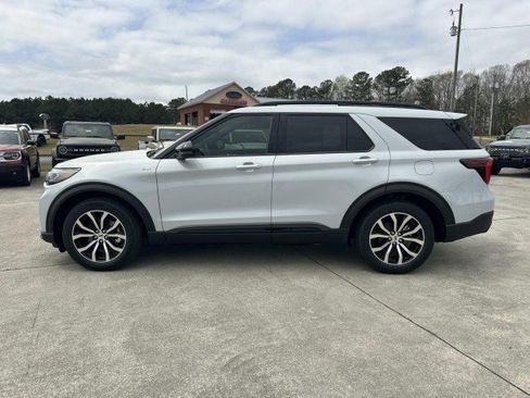 New 2026 Ford Explorer ST-Line image 4