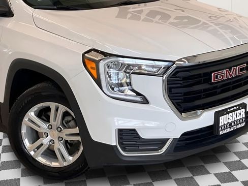 Used 2022 GMC Terrain SLE w/ Driver Convenience Package image 29