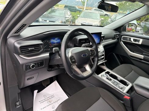 Used 2024 Ford Explorer XLT AWD/4WD image 23