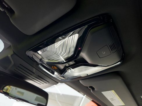 Used 2025 BMW X5 sDrive40i w/ Parking Assistance Package image 19