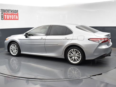 Used 2020 Toyota Camry XLE image 2