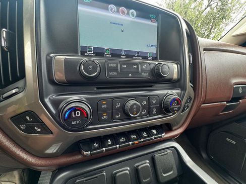 Used 2015 Chevrolet Silverado 2500 High Country w/ Duramax Plus Package AWD/4WD image 21