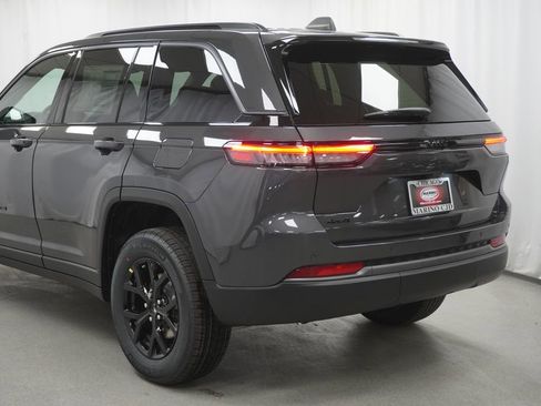 New 2026 Jeep Grand Cherokee Altitude AWD/4WD image 12