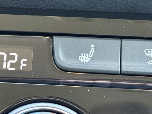 Used 2024 Volkswagen Taos SE image 14