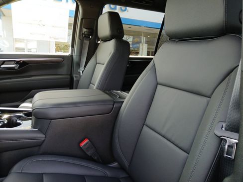 New 2026 Chevrolet Suburban Z71 image 21