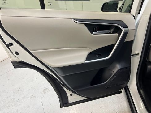 Used 2022 Toyota RAV4 XLE AWD/4WD image 27